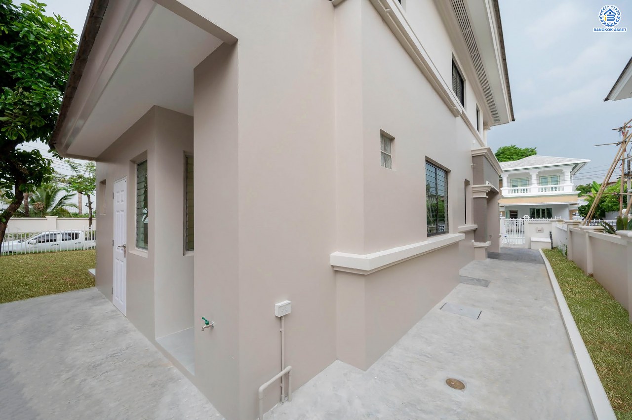 บ้านมือสองตกแต่งใหม่ โครงการ ลดาวัลย์ ปิ่นเกล้า-เพชรเกษม หลังมุม เนื้อที่ 102 ตร.ว. บนพื้นที่ใช้สอย 243.08 ตร.ม. ฟังก์ชัน 4 ห้องนอน 4 ห้องน้ำ 1 ห้องแม่บ้าน จอดรถได้ 2 คัน สภาพแวดล้อมดี ทำเลติดถนนกาญจนาภิเษก เดินทางเข้าสู่เมืองได้สะดวกเชื่อมต่อ ถนนเพชรเกษม ถนนราชพฤกษ์ ถนนกัลปพฤกษ์ ใกล้เดอะมอลล์บางแค ใกล้รถไฟฟ้าสายสีน้ำเงิน "สถานีหลักสอง" และ จุดขึ้นทางด่วน "ศรีรัช"